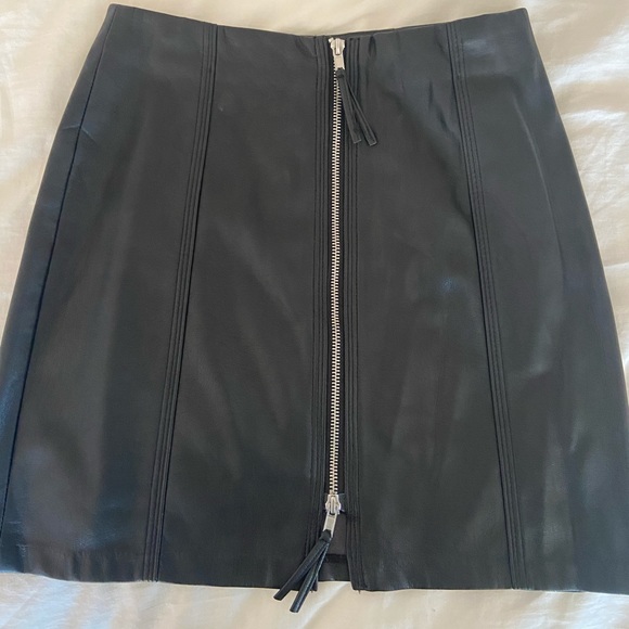 Black leather skirt - Picture 2 of 3